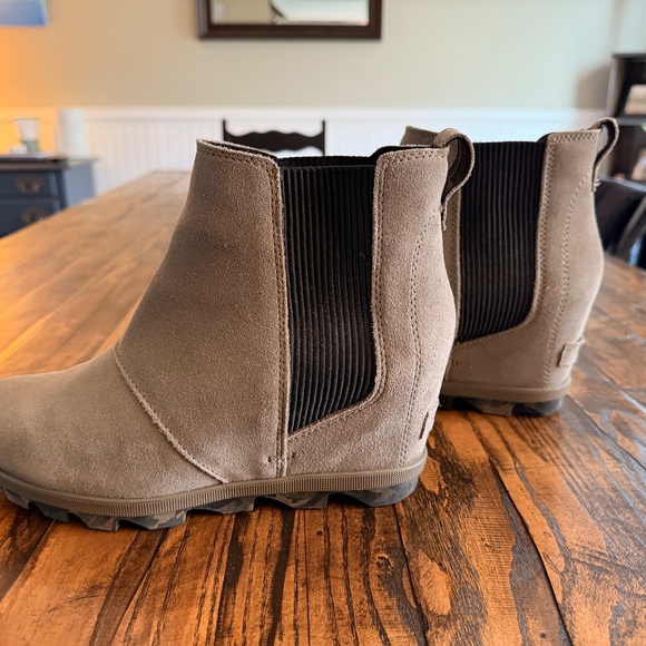 Joan Rhapsody Chelsea Wedge - Green/Gray Size 8 - Picture 4 of 6